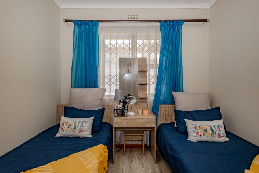 6 Bedroom Property for Sale in Sanddrift Western Cape